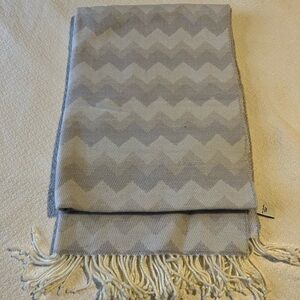 Vera Bradley Light Gray Textured Scarf